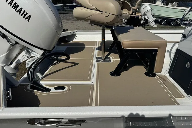 Slide: The Image of 2026 G3 Bay 17 boat interior with Yamaha motor and beige seating. - 28