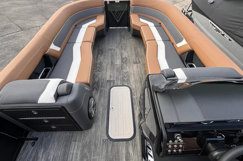 Slide: The Image of 2026 Viaggio Diamante U 26 boat interior with luxurious seating and modern design. - 12