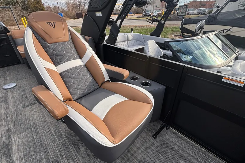 Slide: The Image of Luxurious Viaggio Diamante U 26 boat seat, 2026 model, featuring premium leather and ergonomic design. - 29