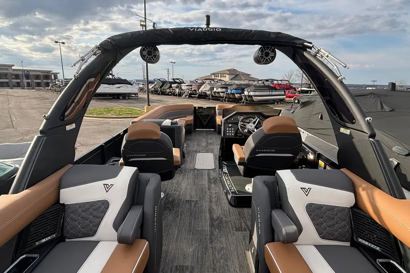Slide: The Image of 2026 Viaggio Diamante U 26 boat interior with luxurious seating and modern design. - 43