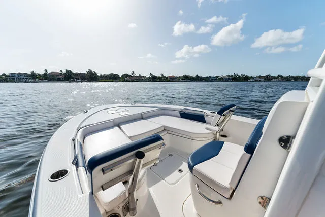 Slide: The Image of Robalo 226 Cayman 2019 - 37