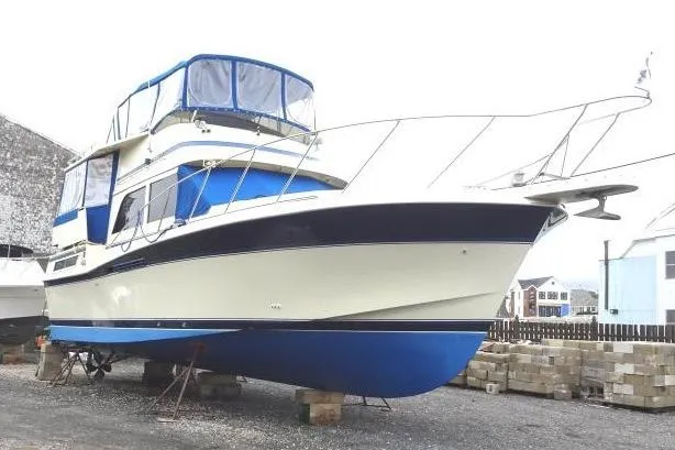 The Image of 1985 Chris-Craft 426 Catalina yacht on dry dock, featuring blue and white design. - 0