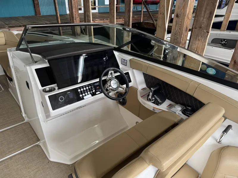 Slide: The Image of Sea Ray 350 SLX 2024 - 10