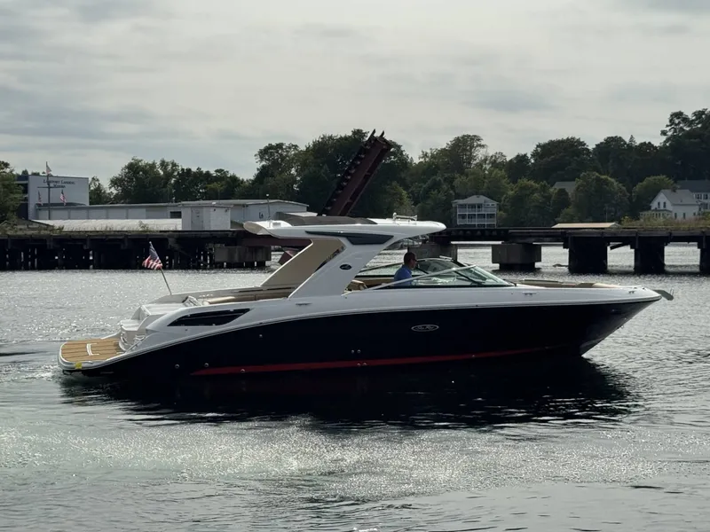 Slide: The Image of Sea Ray 350 SLX 2024 - 3