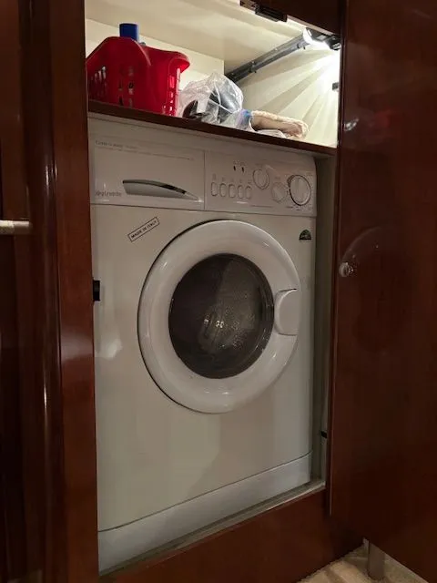 Slide: The Image of Meridian 411 Sedan 2006 - 16