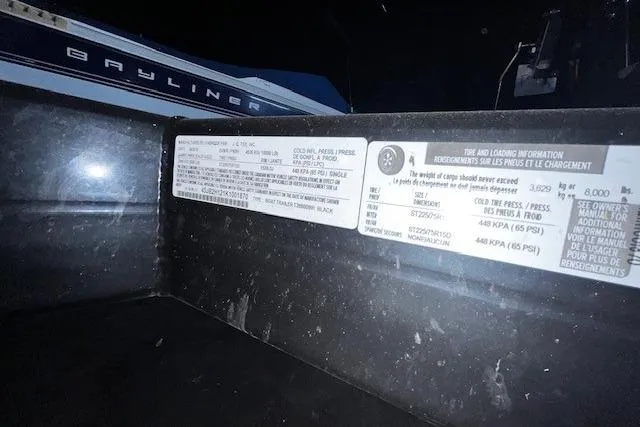 Slide: The Image of 2018 Sea Ray SDX 270 boat label with specifications and loading information. - 24