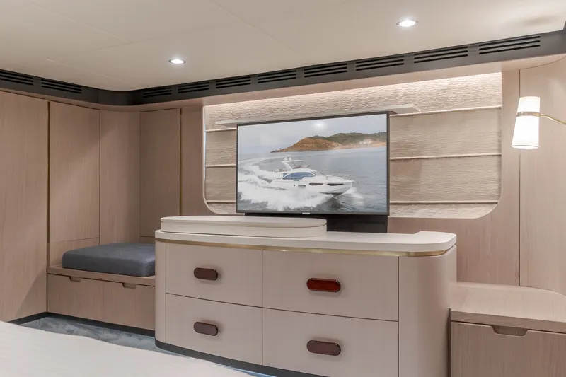 Slide: The Image of Azimut Fly 60 2020 - 51