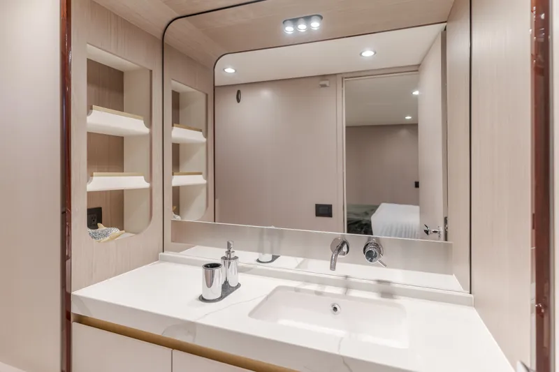 Slide: The Image of Azimut Fly 60 2020 - 52