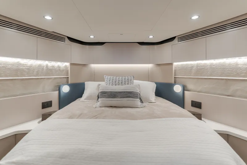 Slide: The Image of Azimut Fly 60 2020 - 54