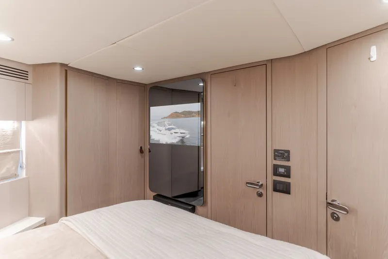 Slide: The Image of Azimut Fly 60 2020 - 56