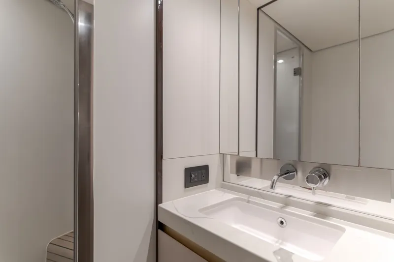 Slide: The Image of Azimut Fly 60 2020 - 57