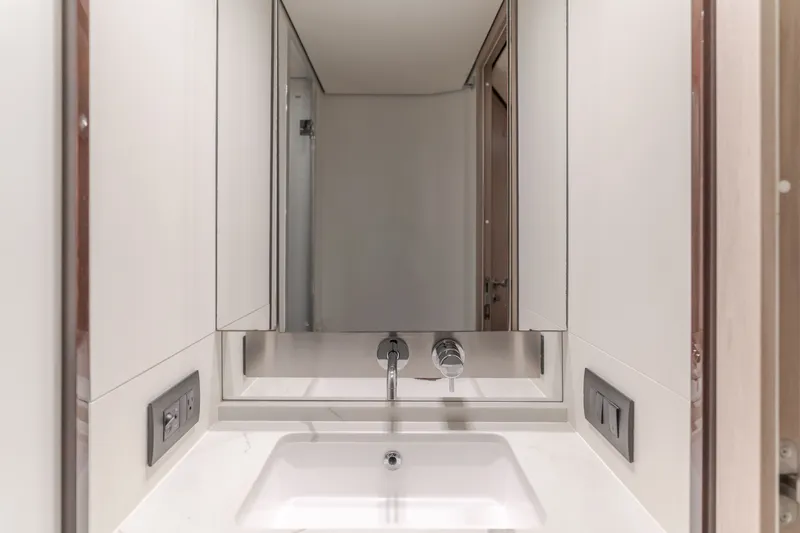 Slide: The Image of Azimut Fly 60 2020 - 58