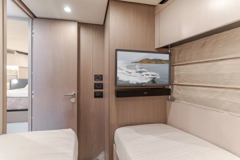 Slide: The Image of Azimut Fly 60 2020 - 61