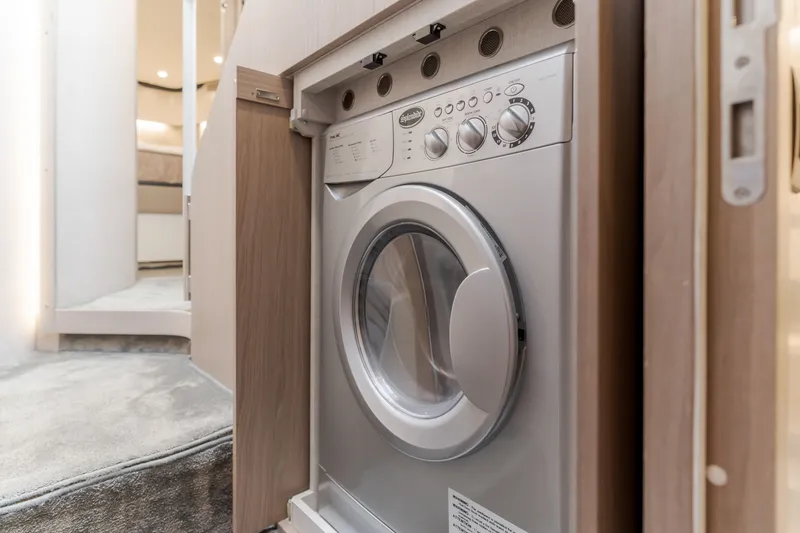 Slide: The Image of Azimut Fly 60 2020 - 64