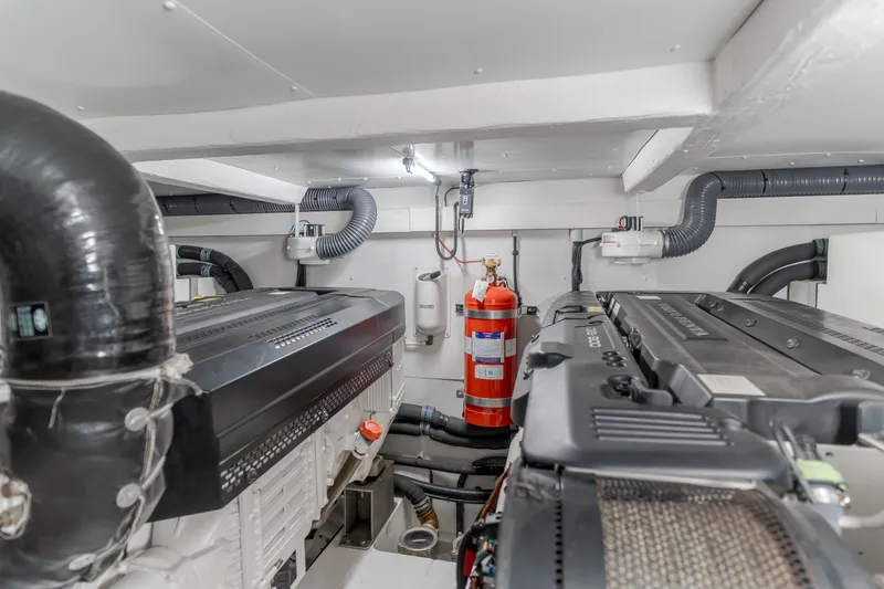 Slide: The Image of Azimut Fly 60 2020 - 65