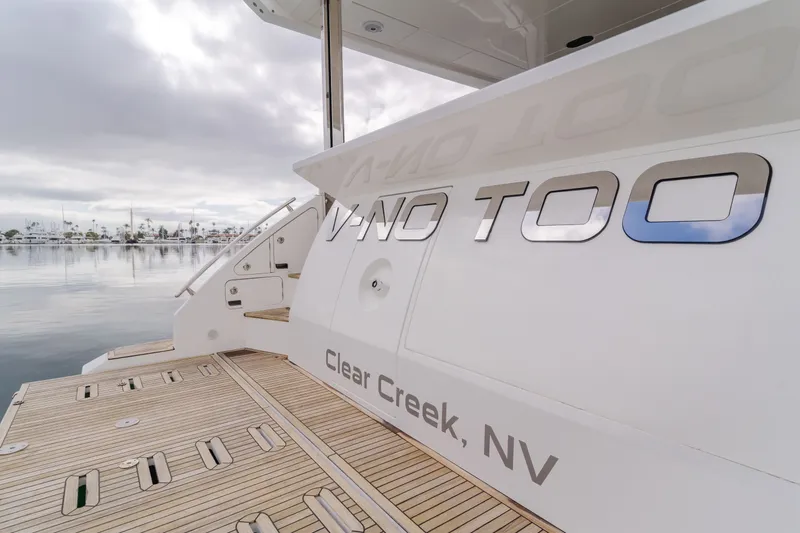 Slide: The Image of Azimut Fly 60 2020 - 70