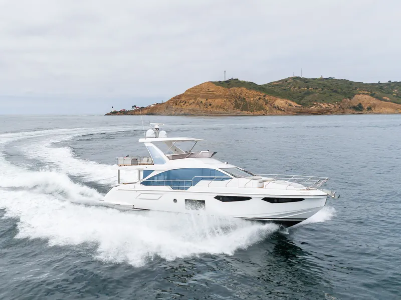 Slide: The Image of Azimut Fly 60 2020 - 71