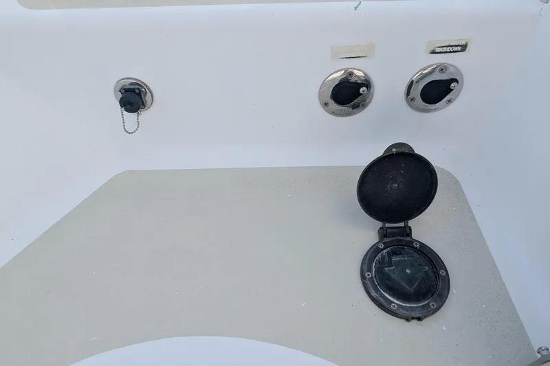 Slide: The Image of 2005 Kadey-Krogen Pilothouse deck fittings and access hatch. - 34