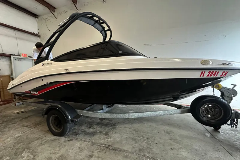 The Image of 2020 Yamaha Boats AR190 on trailer in indoor storage facility. - 0