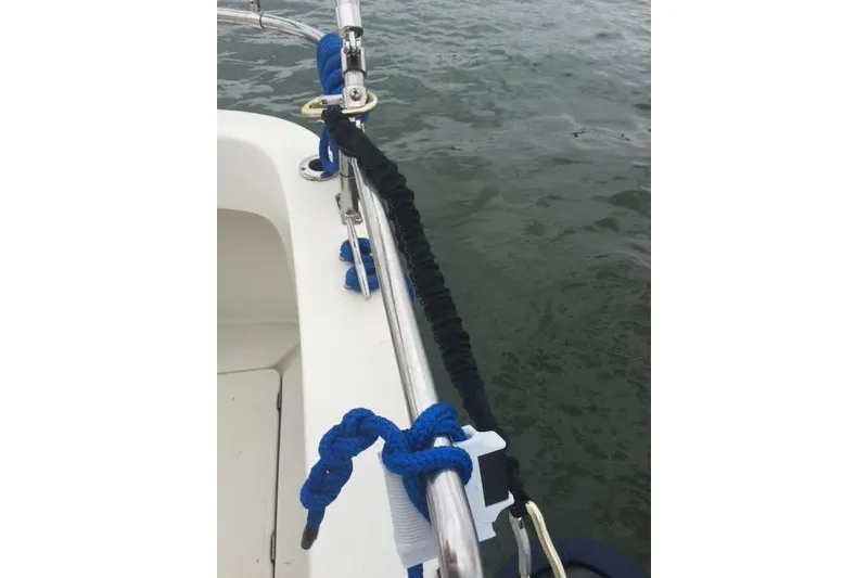 Slide: The Image of 2007 Ranger Tugs R-25 SC boat railing with blue rope on water. - 15