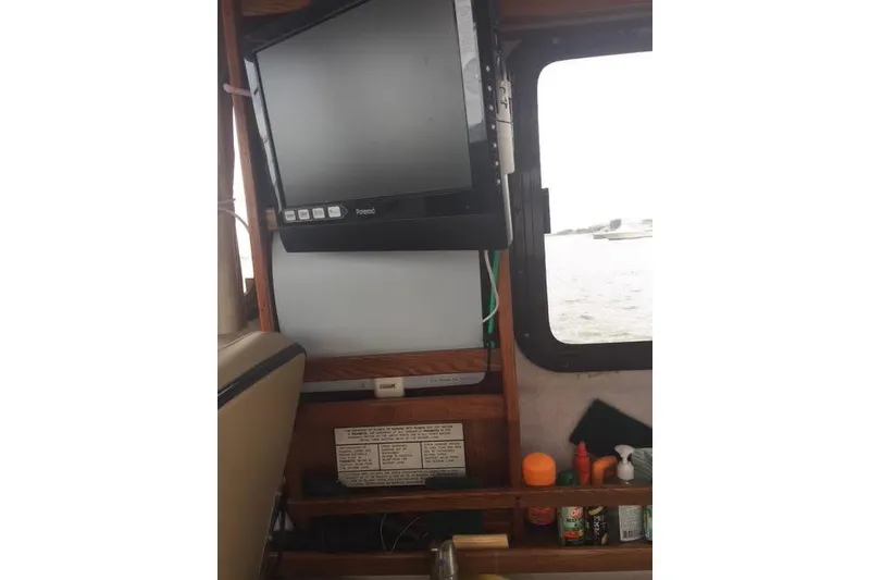 Slide: The Image of Interior of 2007 Ranger Tugs R-25 SC with mounted TV and window view. - 31