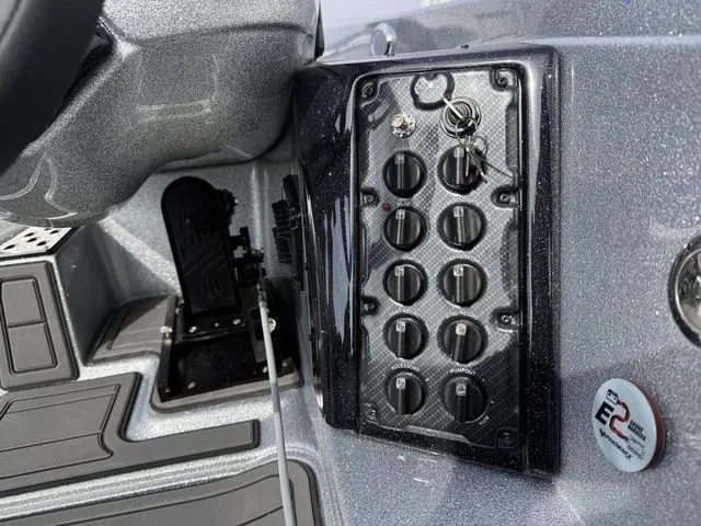 Slide: The Image of Phoenix Bass Boat 921 Elite X 2026 - 22