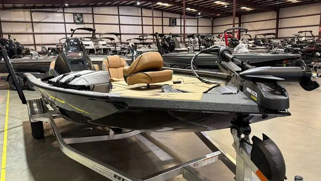 Slide: The Image of Xpress H18 W/Yamaha 115 "SHO" 2026 - 7