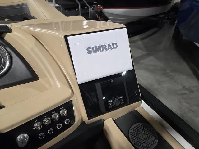 Slide: The Image of Barletta Cabrio 24UE 2026 - 17