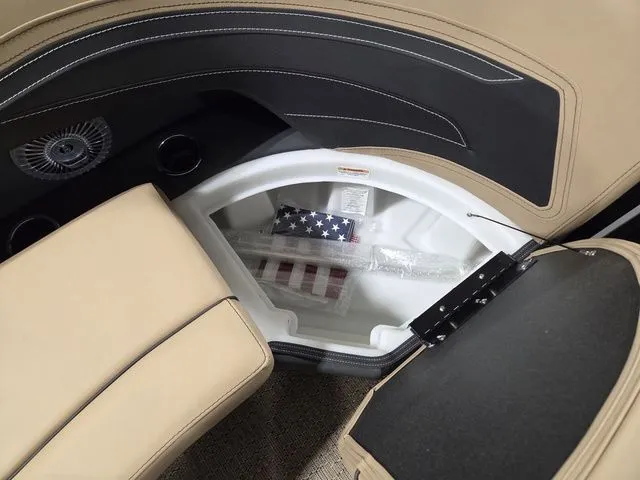 Slide: The Image of Barletta Cabrio 24UE 2026 - 25