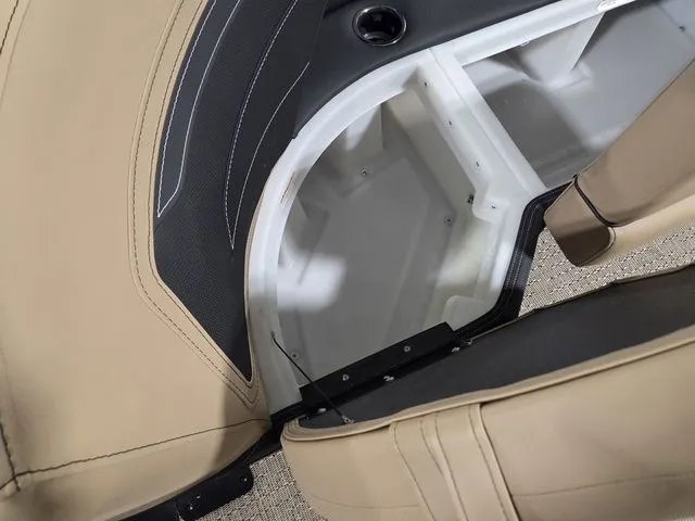 Slide: The Image of Barletta Cabrio 24UE 2026 - 28