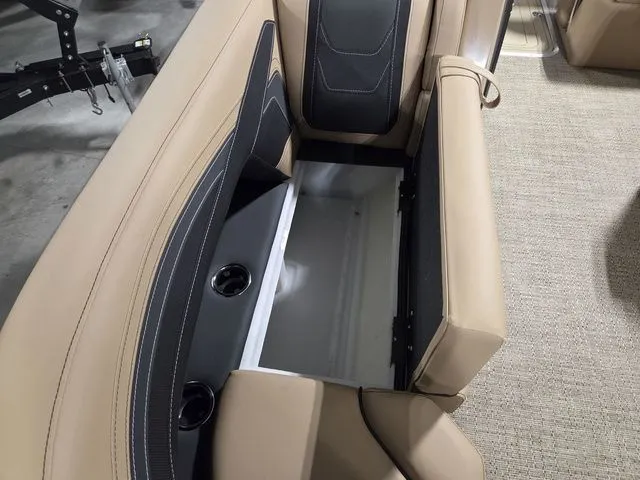 Slide: The Image of Barletta Cabrio 24UE 2026 - 29