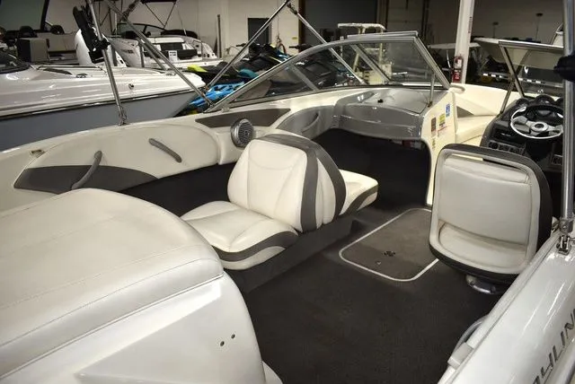 Slide: The Image of Bayliner 185 Bowrider 2010 - 10