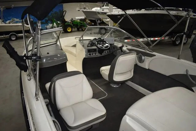 Slide: The Image of Bayliner 185 Bowrider 2010 - 12