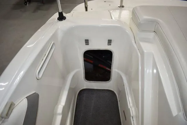 Slide: The Image of Bayliner 185 Bowrider 2010 - 22