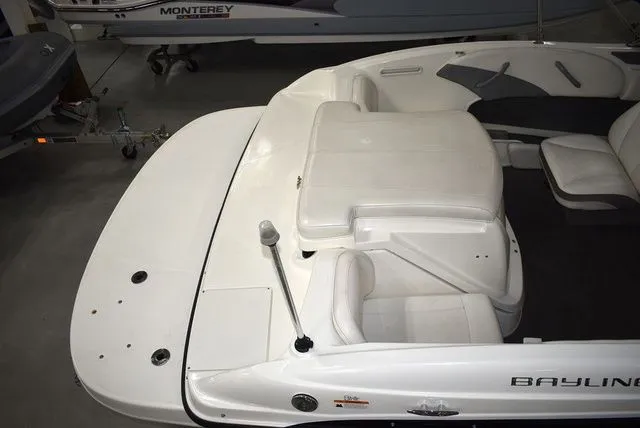 Slide: The Image of Bayliner 185 Bowrider 2010 - 8