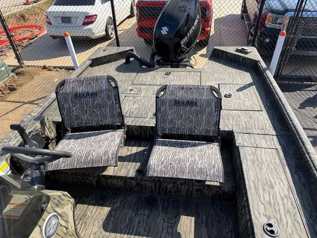 Slide: The Image of SeaArk Shadow 19V 2024 - 10