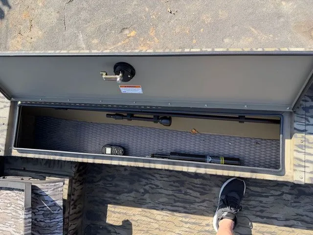 Slide: The Image of SeaArk Shadow 19V 2024 - 11