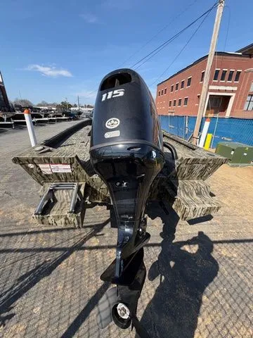 Slide: The Image of SeaArk Shadow 19V 2024 - 13