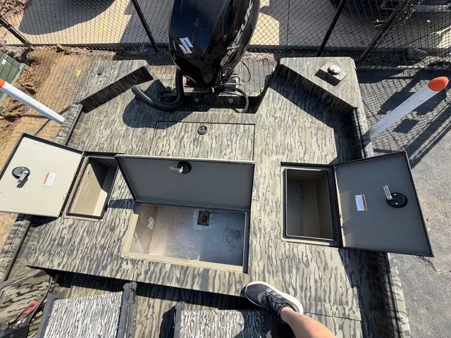 Slide: The Image of SeaArk Shadow 19V 2024 - 5