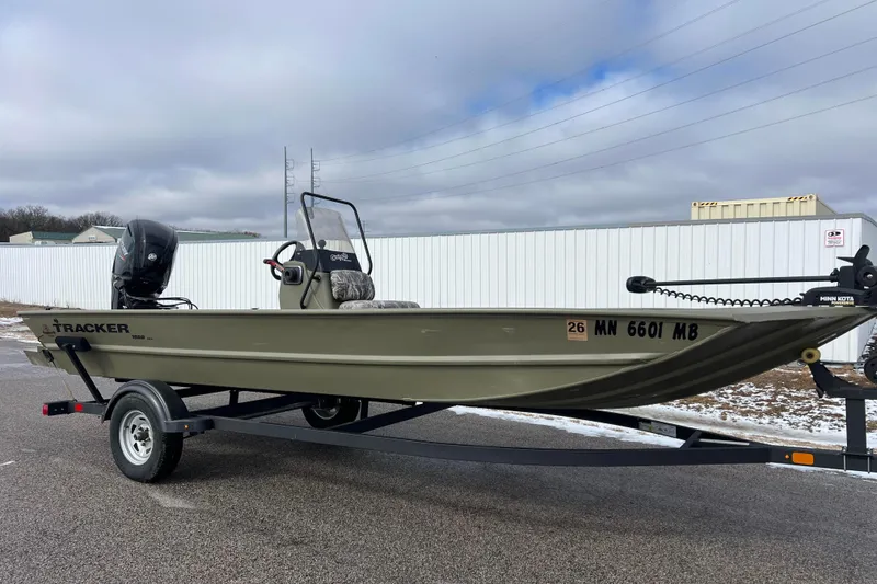 The Image of Tracker Grizzly 1860 CC 2021 - undefined