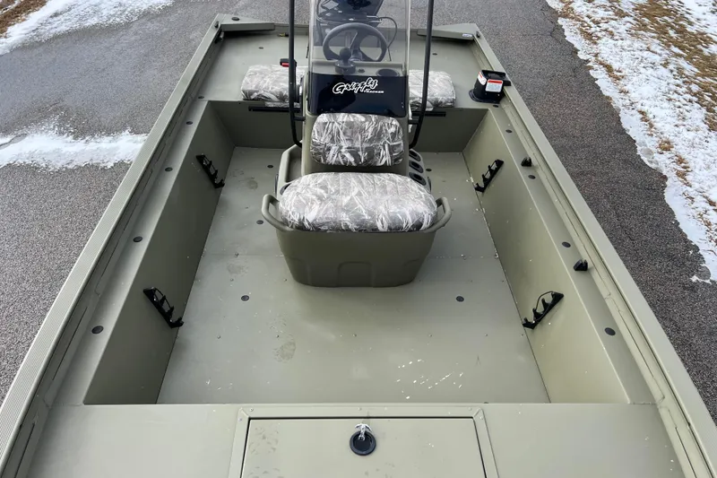 Slide: The Image of 2021 Tracker Grizzly 1860 CC boat with camouflage seats. - 2