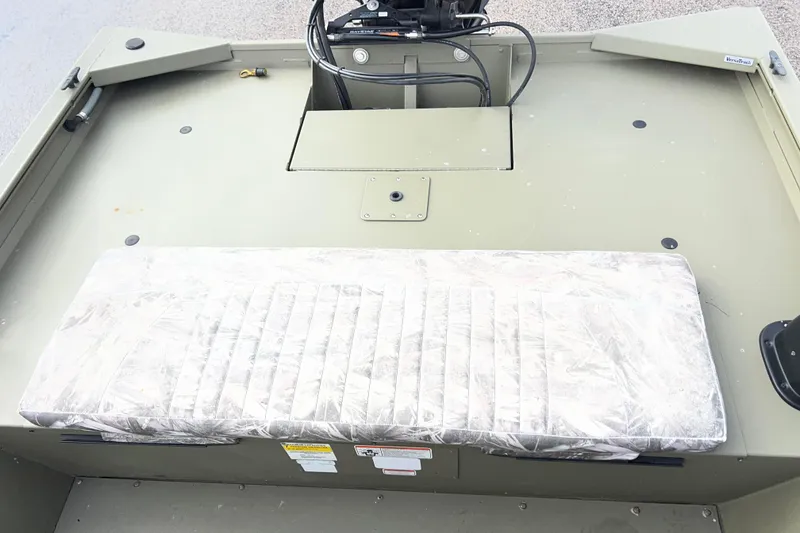 Slide: The Image of 2021 Tracker Grizzly 1860 CC with cushioned bench seat. - 29