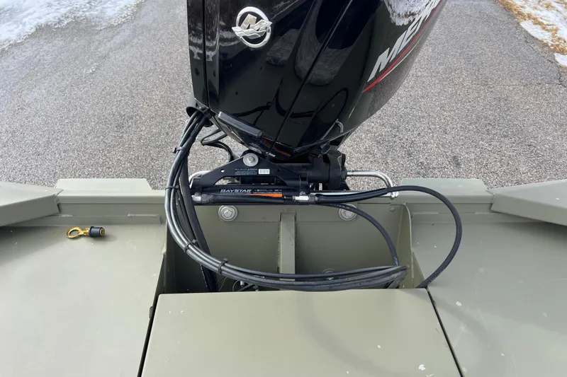 Slide: The Image of Tracker Grizzly 1860 CC 2021 with Mercury engine on asphalt. - 32