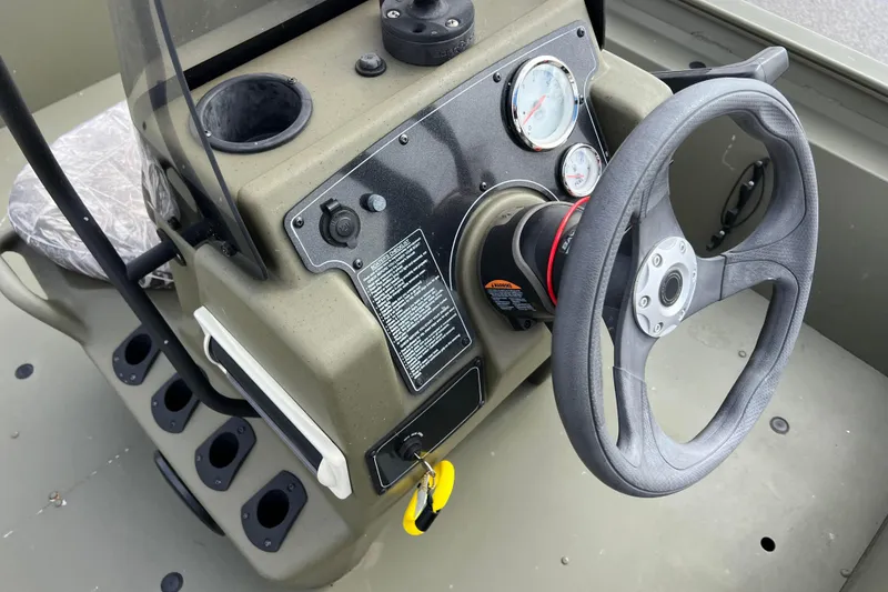 Slide: The Image of Steering console of Tracker Grizzly 1860 CC boat, year 2021. - 35