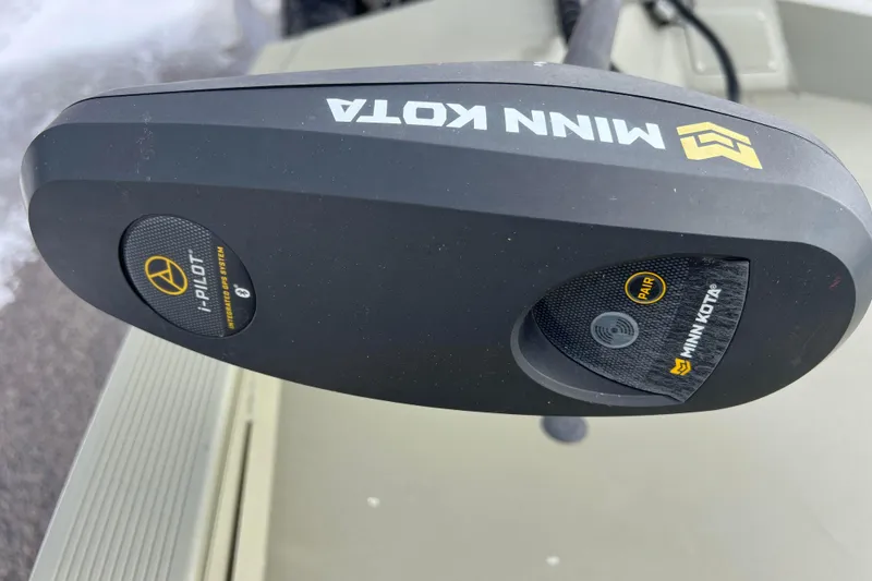 Slide: The Image of Minn Kota i-Pilot on Tracker Grizzly 1860 CC, 2021. - 36