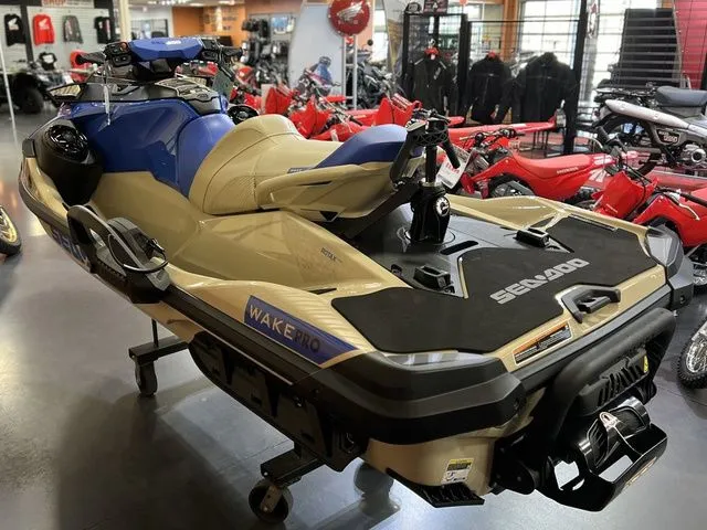 Slide: The Image of Sea-Doo Wake 2026 - 14