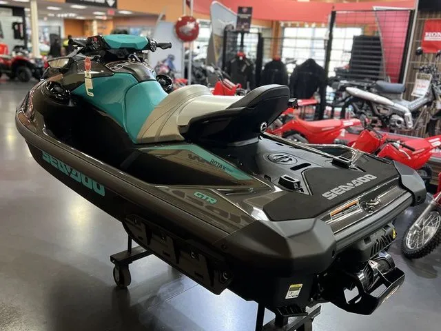 Slide: The Image of Sea-Doo GTR 230 2026 - 14