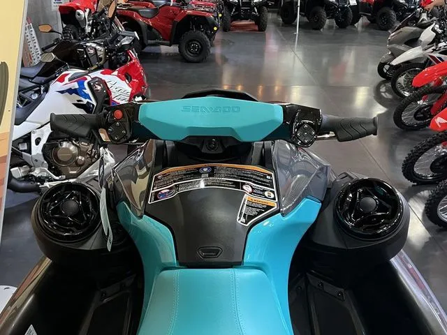 Slide: The Image of Sea-Doo GTR 230 2026 - 6