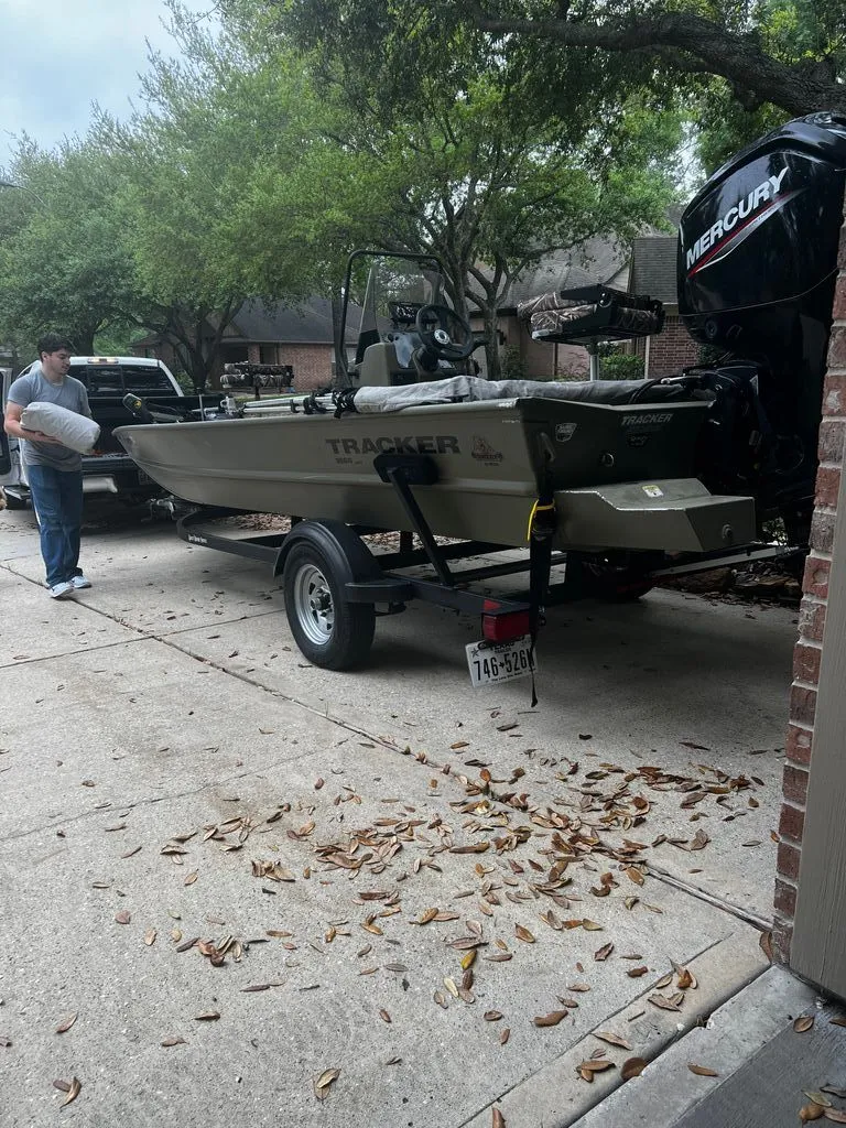 The Image of Tracker grizzly 2020 - undefined