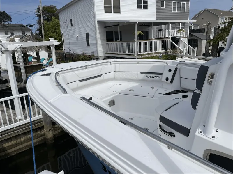 Slide: The Image of Blackfin 252 CC 2021 - 5